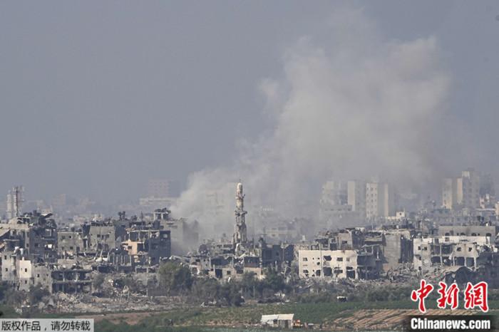 以色列空袭加沙地带后升起的浓烟